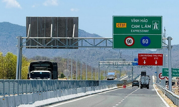 Tai nạn trên cao tốc Cam Lâm - Vĩnh Hảo, hai mẹ con tử vong