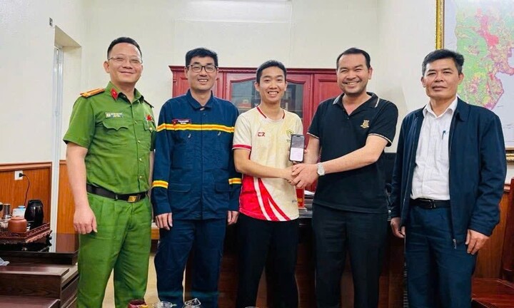 Nhận 500 triệu từ tài khoản lạ, chiến sỹ công an Thanh Hóa tìm người trả lại