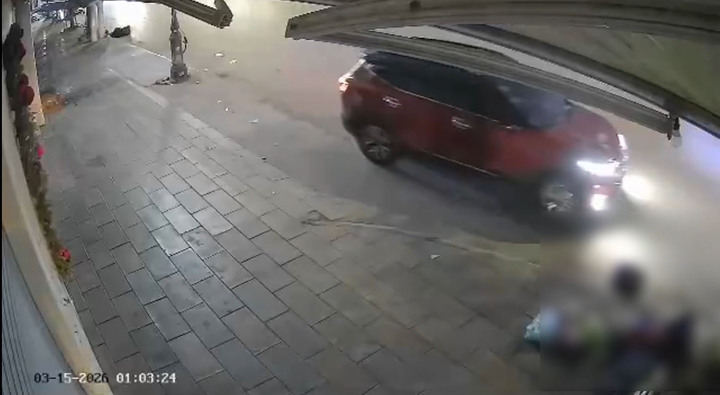 Truy tìm ô tô lao lên vỉa hè, tông gãy chân người phụ nữ rồi bỏ chạy