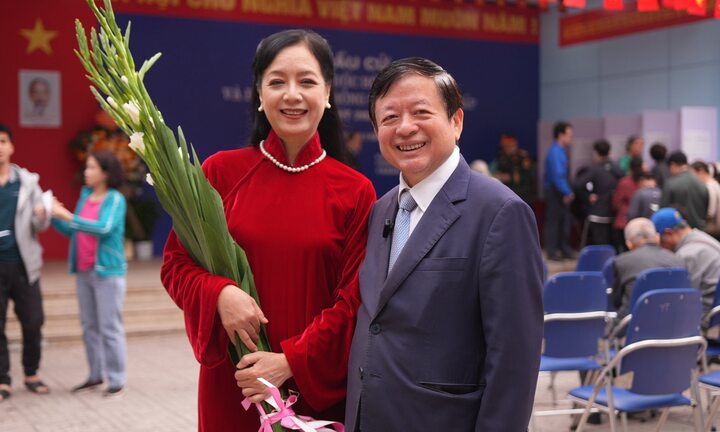 NSƯT Chiều Xuân: Niềm vui nhân đôi khi ngày bầu cử trùng kỷ niệm 39 năm ngày cưới