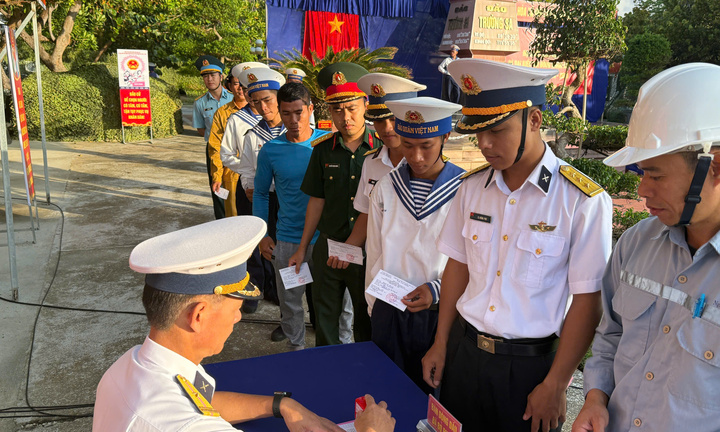Cử tri đặc biệt trong ngày bầu cử ở Trường Sa