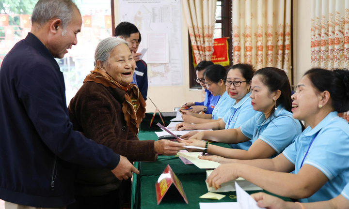 Cử tri Xã Chương Dương, Hà Nội rộn ràng trong ngày bầu cử