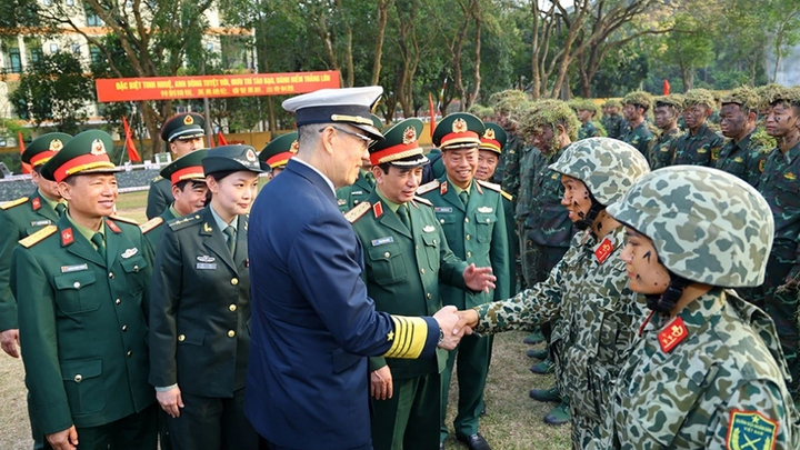 Bộ trưởng Quốc phòng Trung Quốc xem lính đặc công Việt Nam biểu diễn võ thuật