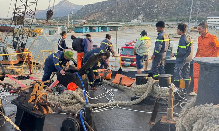 Ngạt khí trên tàu hàng ở Khánh Hòa, 5 người thương vong