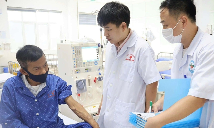 Bác sĩ cứu người giữa phố: 'Bản năng thôi thúc, tôi không có giây nào để do dự'