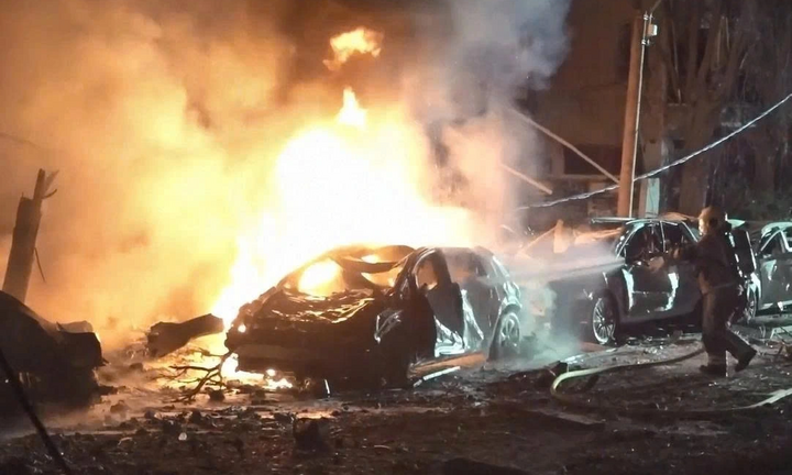 Israel tập kích mỏ khí đốt lớn nhất Iran, UAE bắn hạ thêm 13 tên lửa đạn đạo