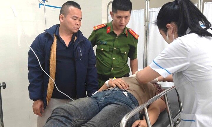 Vượt 20km, công an xã ở Bắc Ninh dùng xe công vụ đưa người bị nạn đi cấp cứu