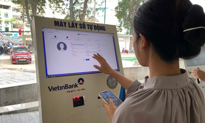 Ngỡ ngàng đi khám bệnh viện công tuyến đầu chỉ mất hơn một tiếng