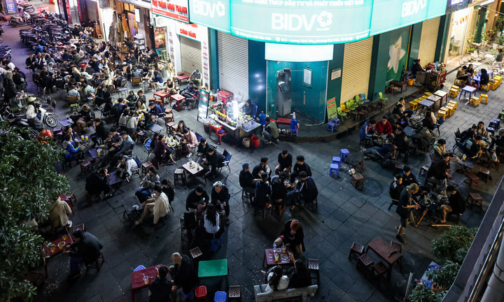 Sau chỉ đạo của Giám đốc Công an Hà Nội, vỉa hè vẫn bị tái lấn chiếm