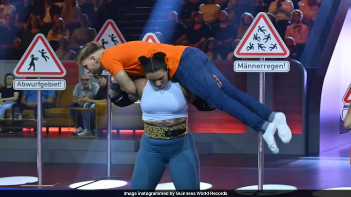 Cô gái siêu khỏe nâng ném 10 người đàn ông trong 37 giây, lập kỷ lục Guinness 