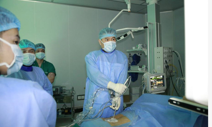 Ngồi nhiều, ít vận động, cô gái trẻ suýt liệt vì thoát vị đĩa đệm cổ