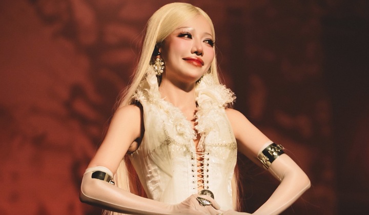 Nữ ca sĩ nhận 3 đề cử giải Cống hiến, 'cháy vé' 2 đêm nhạc chỉ sau 10 phút