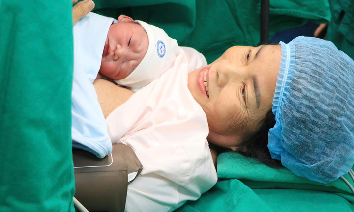 Mắc nhiều bệnh nền, sản phụ 60 tuổi vẫn sinh con thành công