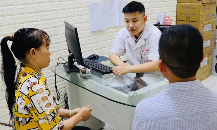 Bác sĩ ép tim cứu người giữa phố: Gia đình nạn nhân nghẹn ngào nói lời cảm ơn