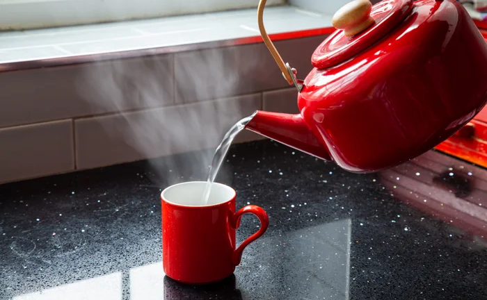 Vì sao người Trung Quốc thích uống nước nóng ngay cả trong mùa hè?