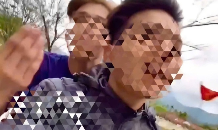 Nam thanh niên lái xe không đội mũ bảo hiểm, chia sẻ clip 'rất muốn bị ăn đòn'