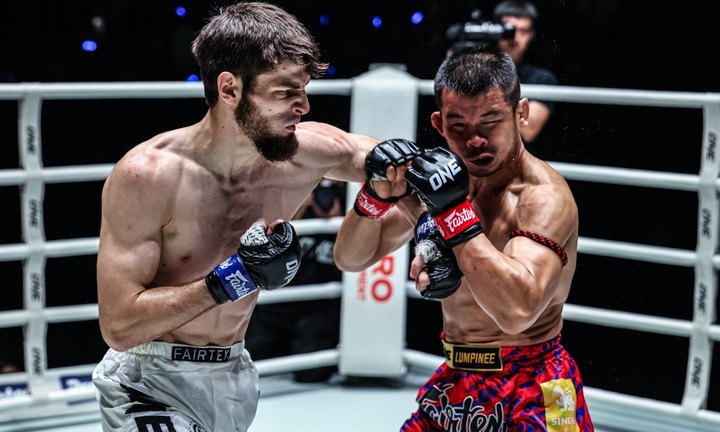 Đấm huyền thoại Thái Lan nhập viện, cao thủ Nga hụt đai vô địch vì lý do bất ngờ