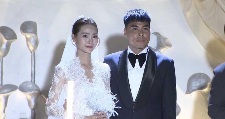 MC Mù Tạt bật khóc trong lễ cưới, lần đầu gọi Đức Huy là 'anh'