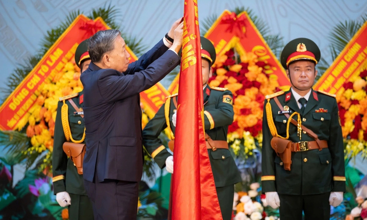 Tổng Bí thư Tô Lâm trao Huân chương Hồ Chí Minh tặng Binh chủng Công binh