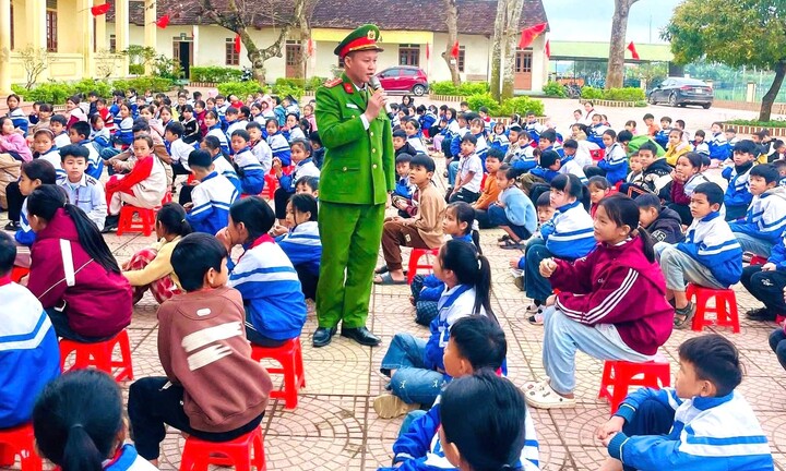 Đại úy Công an xã tuyên truyền pháp luật qua Facebook cá nhân, hút triệu lượt xem