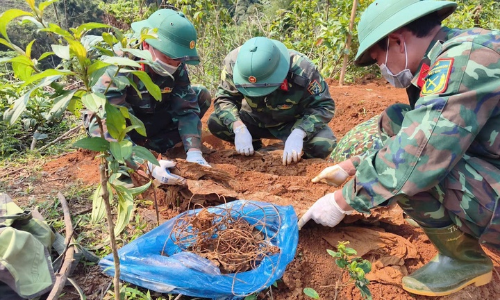 Phát hiện hài cốt liệt sỹ cùng nhiều di vật trong rừng ở Quảng Trị