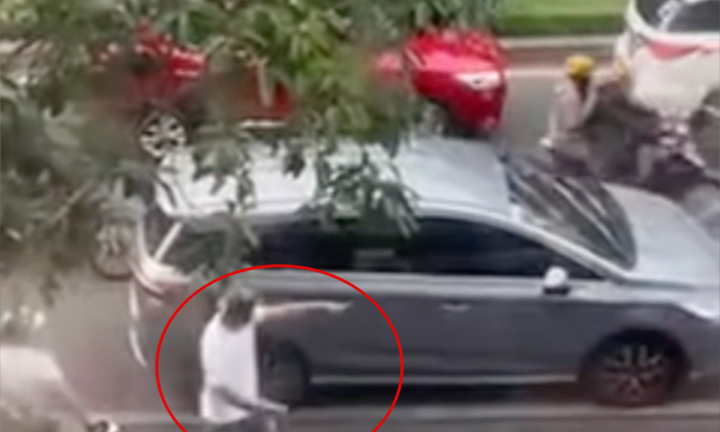 Khởi tố 2 người rượt đuổi, hành hung tài xế ô tô ở TP.HCM