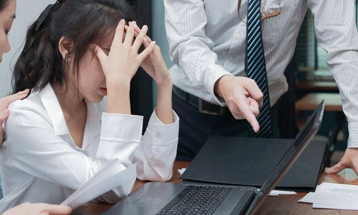 Chuyên gia cảnh báo những vị sếp ái kỷ hủy hoại sức khỏe nhân viên đến mức nào