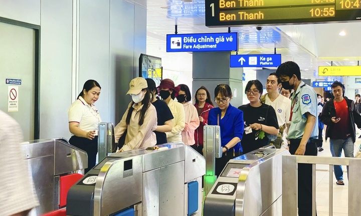 Giá xăng tăng: 'Cú hích' cho lối sống xanh và tiết kiệm 