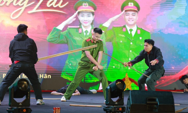 Mãn nhãn màn biểu diễn khí công đặc sắc của học viên Cảnh sát