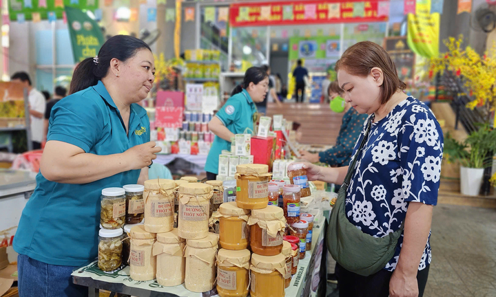 40% người Việt giảm chi tiêu, mua sắm đổi kiểu, doanh nghiệp chạy đua giữ khách