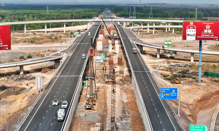 Cận cảnh cao tốc TP.HCM - Long Thành sau hơn nửa năm thi công mở rộng