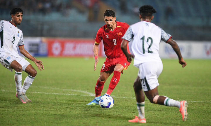 Ra mắt tuyển Việt Nam, Đỗ Hoàng Hên chơi bùng nổ trước Bangladesh