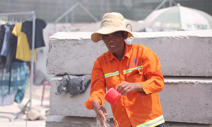 Nắng nóng bao trùm TP.HCM, kéo dài đến cuối tuần