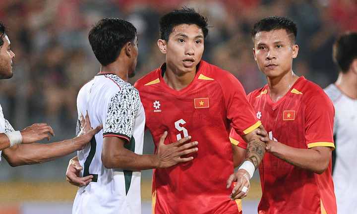 Cận cảnh khoảnh khắc Đoàn Văn Hậu tái xuất ở tuyển Việt Nam sau 3 năm