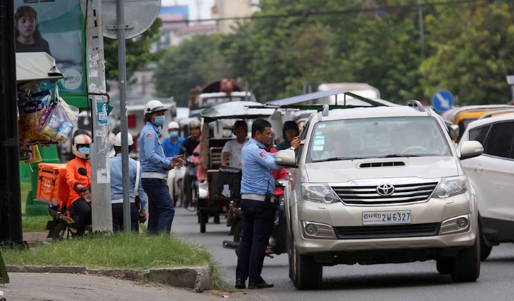 Campuchia dừng phạt vi phạm giao thông