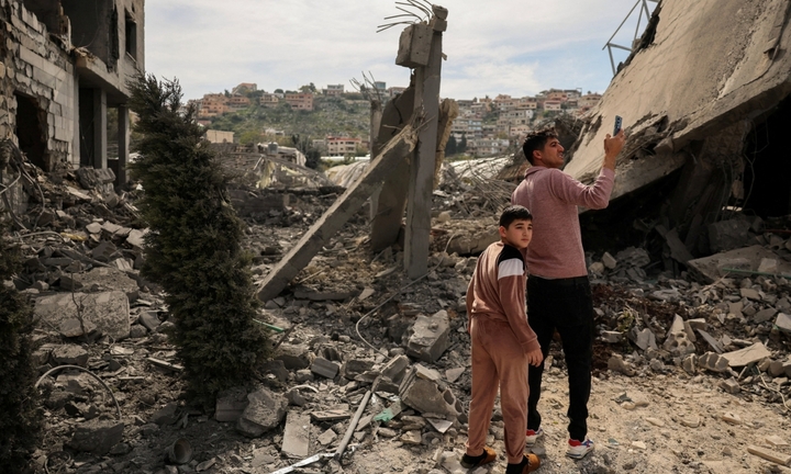 Iran tăng cường tấn công Israel và các nước Vùng Vịnh, Houthi tham chiến