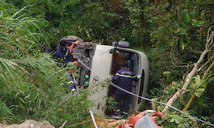 Danh tính du khách bị thương vụ xe khách lao xuống vực ở Tam Đảo