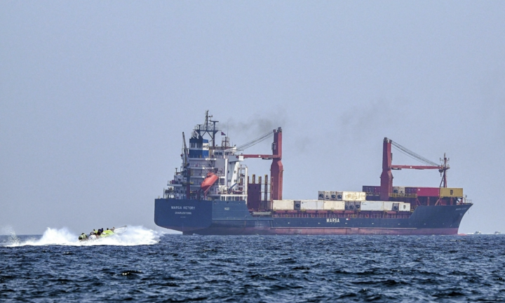 Mỹ - Israel tung đòn tập kích thành phố cảng Iran gần eo biển Hormuz