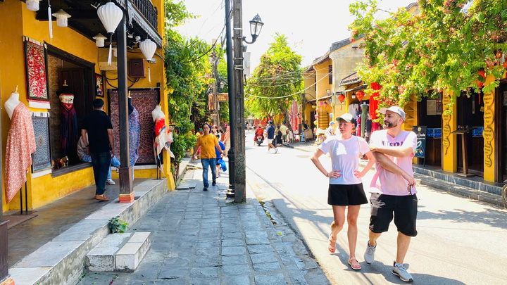 Phố cổ Hội An thoáng đãng trong ngày đầu Đà Nẵng ra quân lập lại trật tự vỉa hè