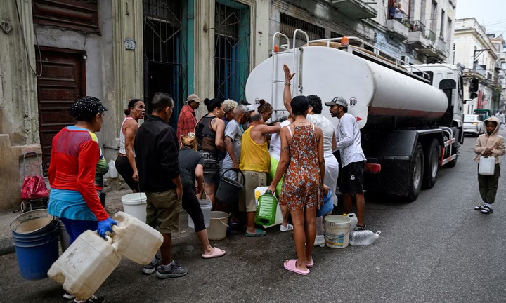 Tàu chở dầu Nga cập cảng Cuba, Moskva cam kết sát cánh với Havana