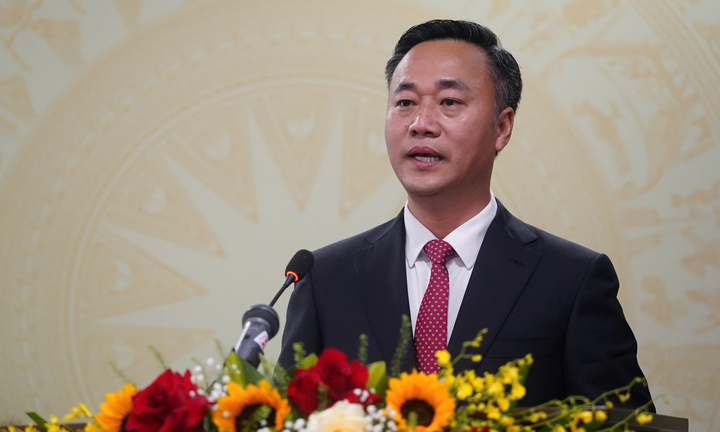  Ông Nguyễn Việt Hùng giữ chức Chủ tịch UBND tỉnh Khánh Hòa