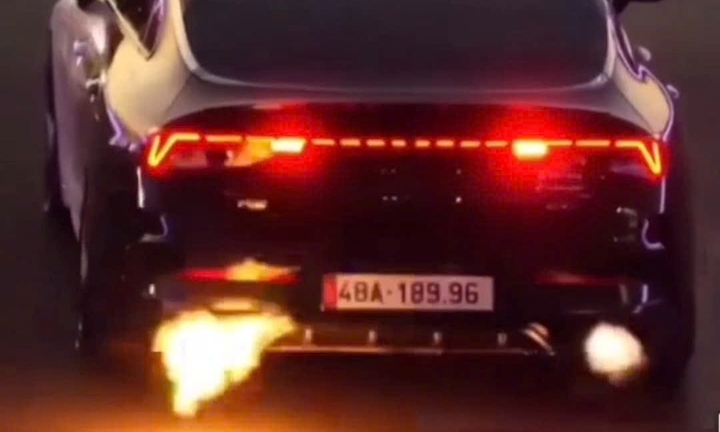 Xác minh clip ô tô nghi nẹt pô, phát tia lửa trên đại lộ Đông Tây ở Đắk Lắk