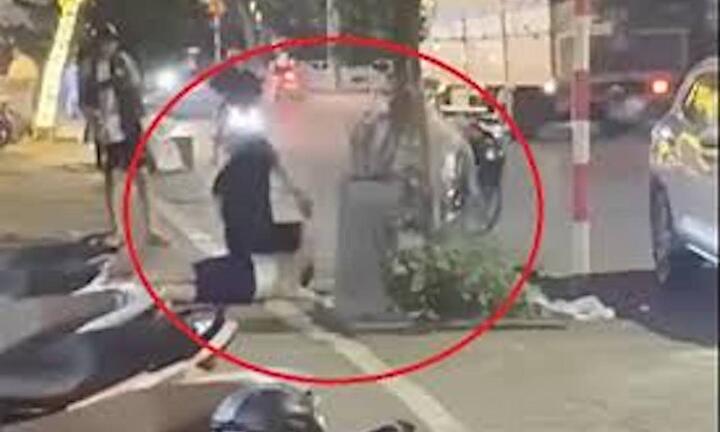 Nam sinh bị hành hung trên phố Hà Nội: Công an truy tìm thêm nghi phạm