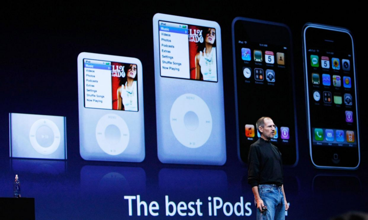 Apple: 50 năm dẫn dắt công nghệ bằng những cú 'khai tử' táo bạo