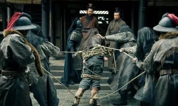 Một câu nói của Lưu Bị khiến Tào Tháo lấy mạng Lã Bố