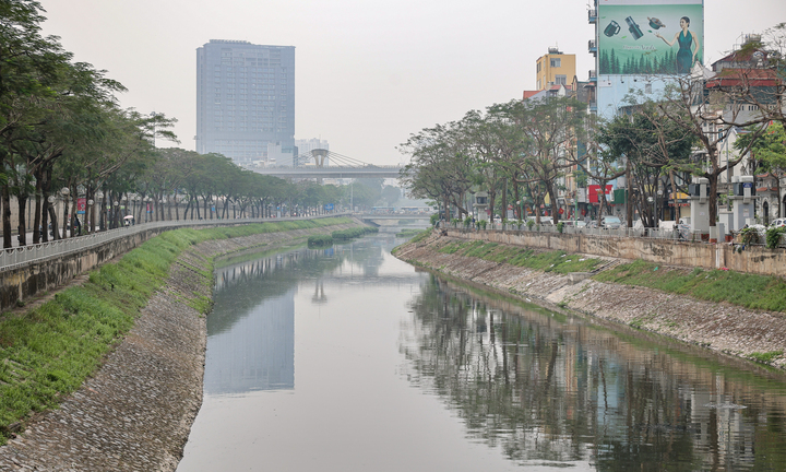 Sau 6 tháng hồi sinh, dòng 'sông chết' ở Hà Nội thay đổi ra sao?