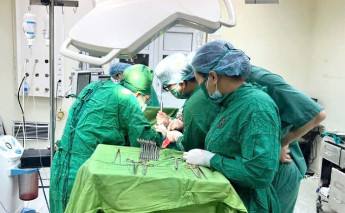 Cứu thai phụ 35 tuần ngã trong nhà tắm vỡ lách, mất 1,4 lít máu