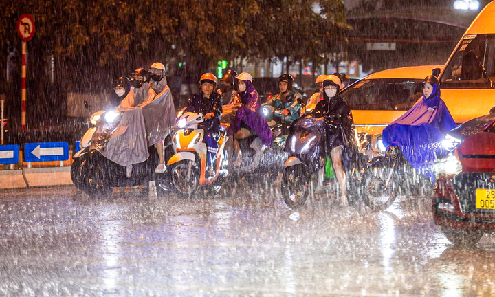 Miền Bắc sắp đón thêm đợt không khí lạnh, nguy cơ dông lốc kèm mưa đá và sấm sét