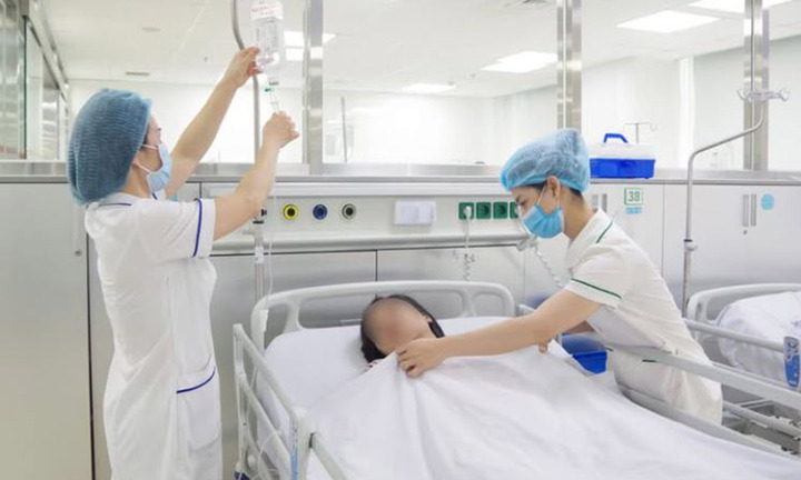 Liên tục thức khuya, tắm muộn, nam thanh niên đột quỵ trong đêm