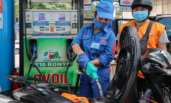 Xăng E10 ngày càng hút khách Hà Nội